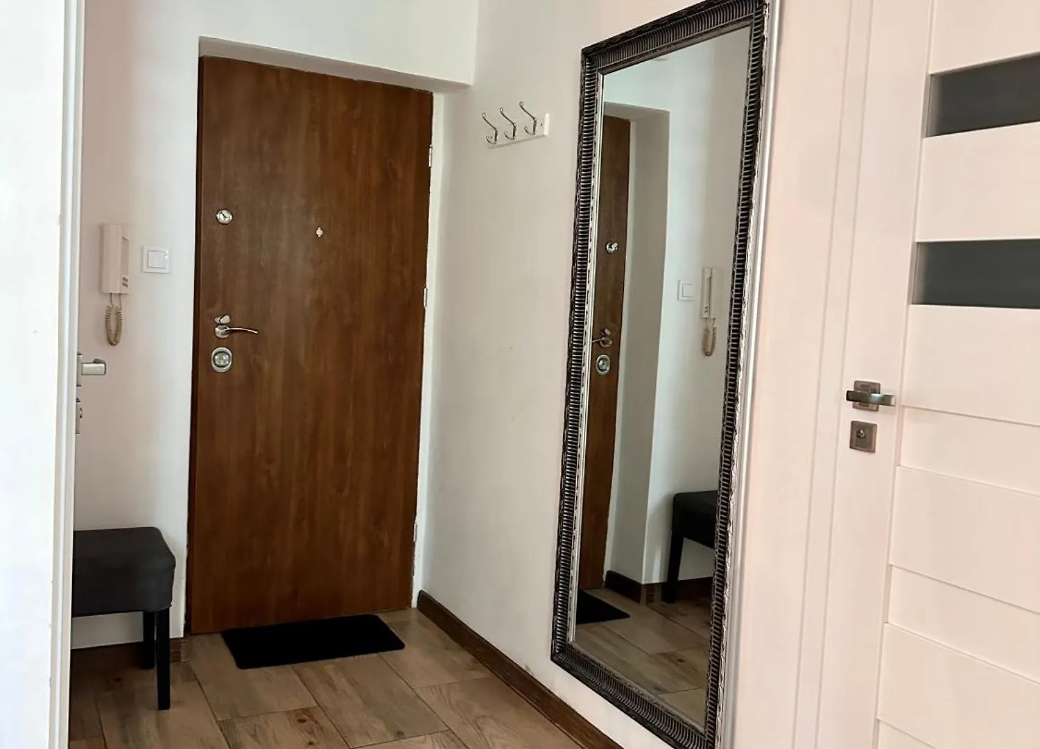 Apartament Centrum Chmielna 73C Varşova 0*,  Polonya
